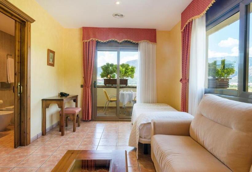 コンフォートトリプルルーム, Restaurant Cal Petit