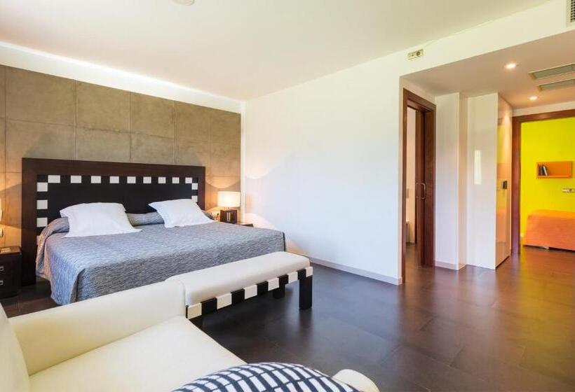 スーペリアの4人部屋, Restaurant Cal Petit