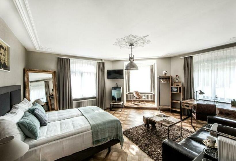 سوییت جونیور, The Yard Zürich