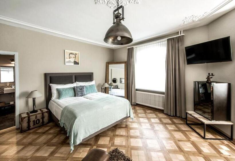 سوییت جونیور, The Yard Zürich