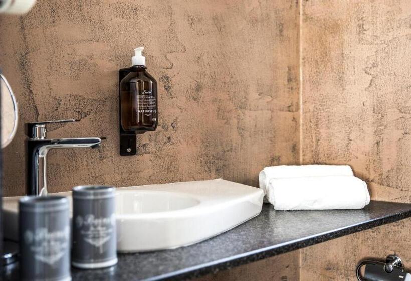 استودیوی استاندارد, The Yard Zürich