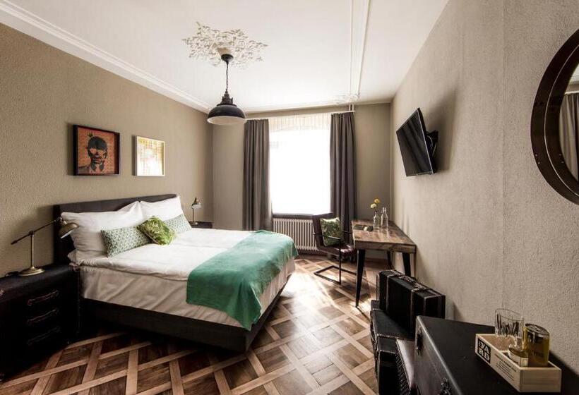 استودیوی استاندارد, The Yard Zürich