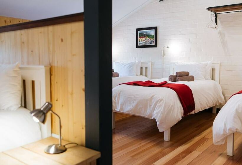 חדר משפחתי, Trail's End