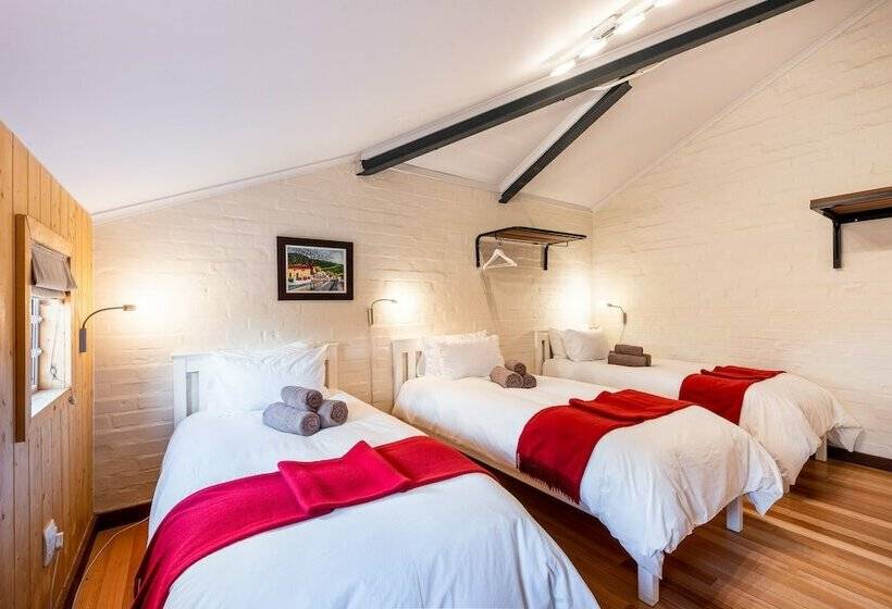 غرفة عائلية, Trail's End