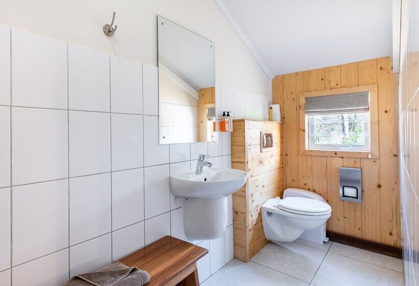 חדר משפחתי, Trail's End