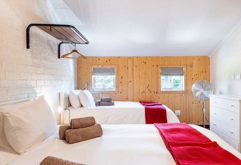 חדר משפחתי, Trail's End