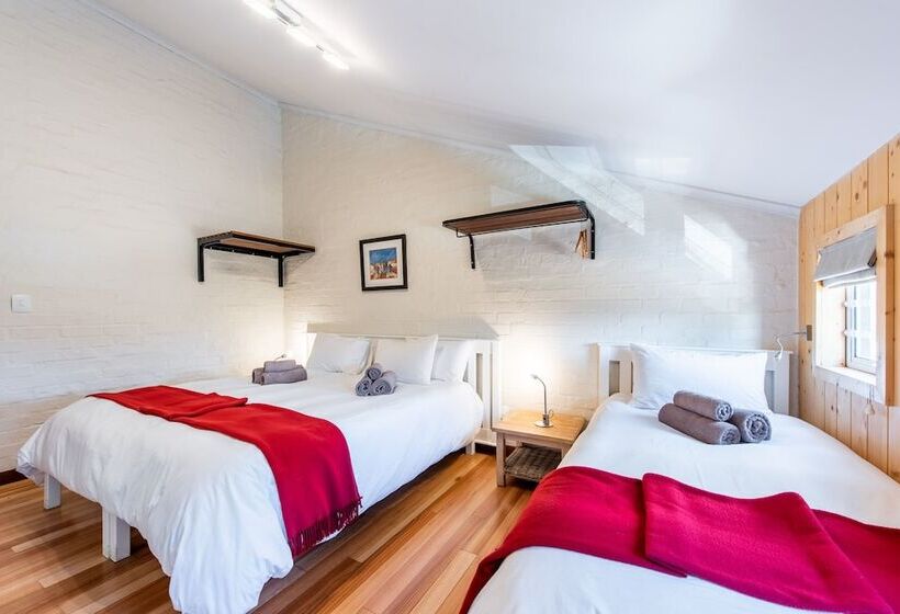 חדר משפחתי, Trail's End