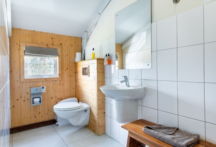 غرفة قياسية, Trail's End