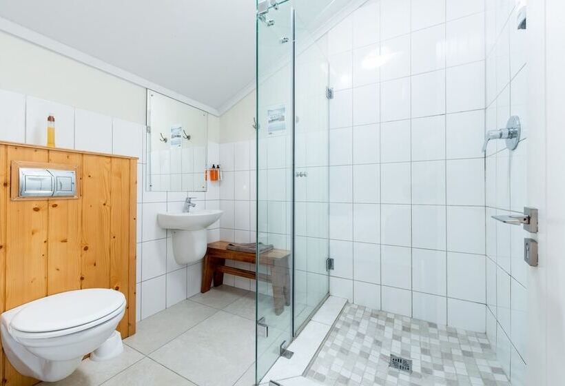 חדר משפחתי, Trail's End