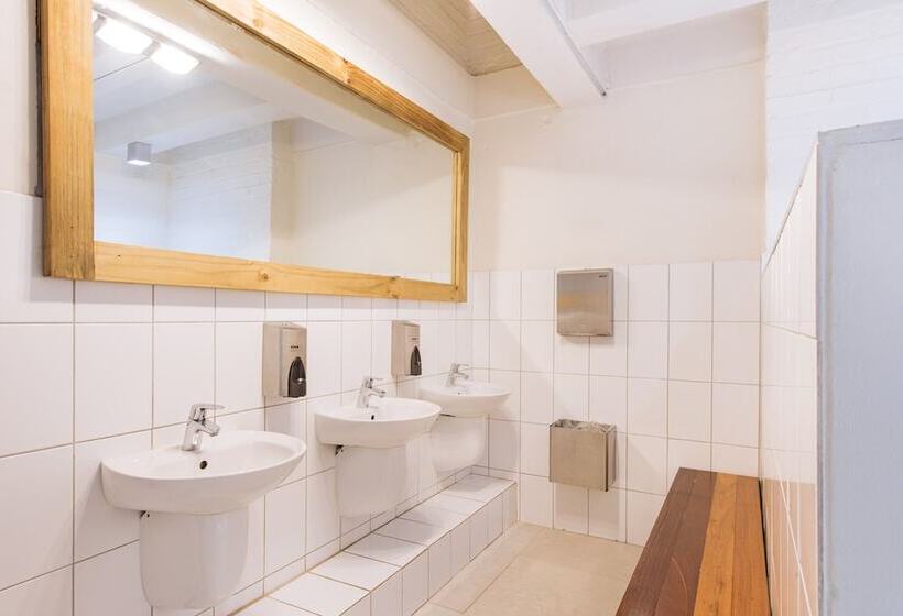 غرفة قياسية حمام مشترك, Trail's End