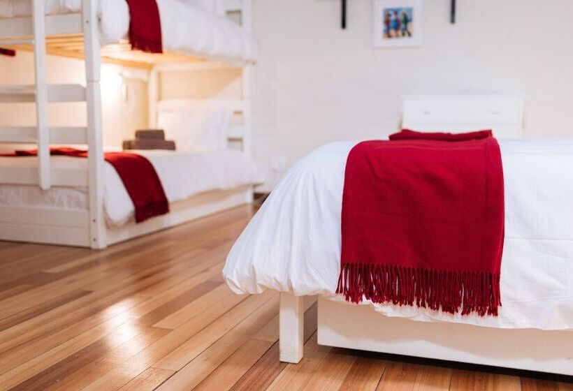 חדר משפחתי, Trail's End