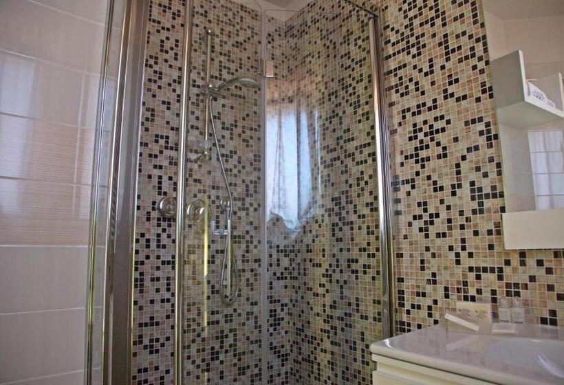 デラックスルーム, Foglie D Acqua