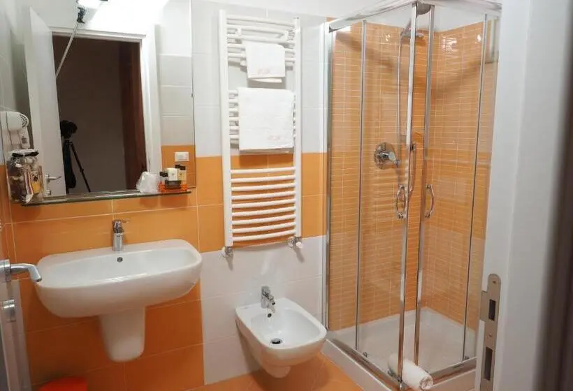 اتاق لوکس با بالکن, Pepè Accommodation