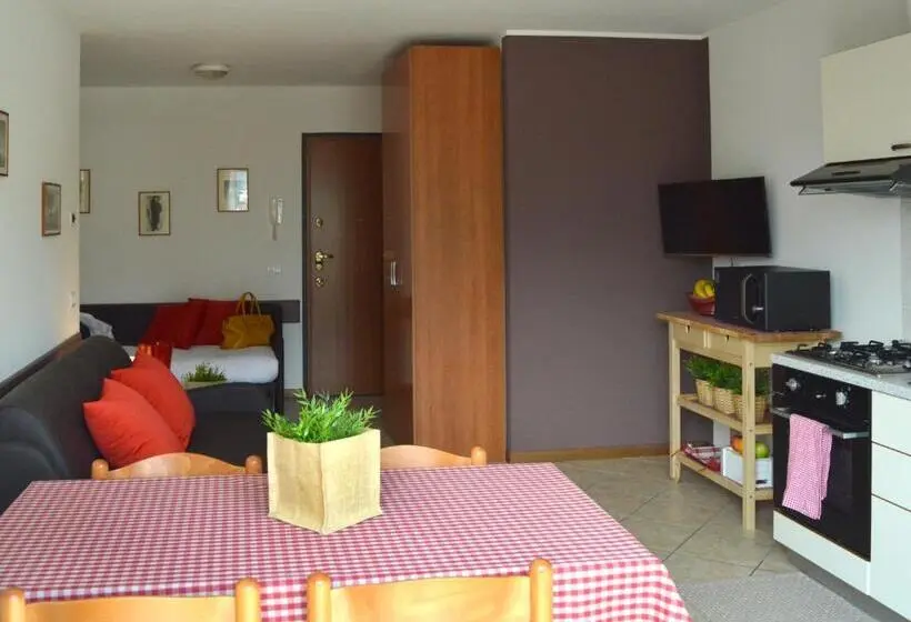 スタンダードスタジオ, Como S Lake Mountains B&b