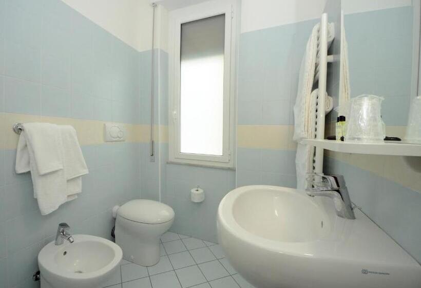 Quarto Estandar com Sacada, Lido Mazzini