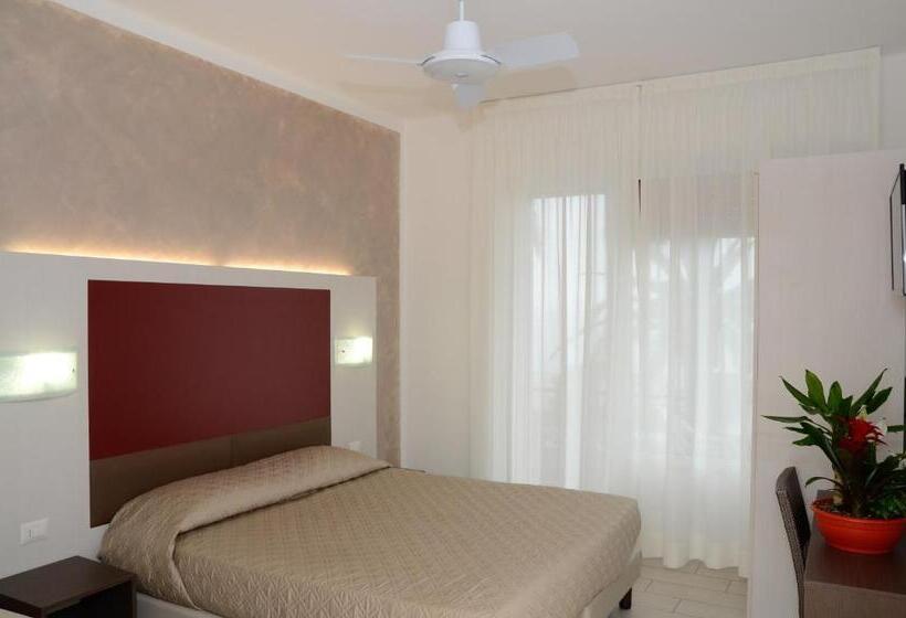 Quarto Estandar com Sacada, Lido Mazzini