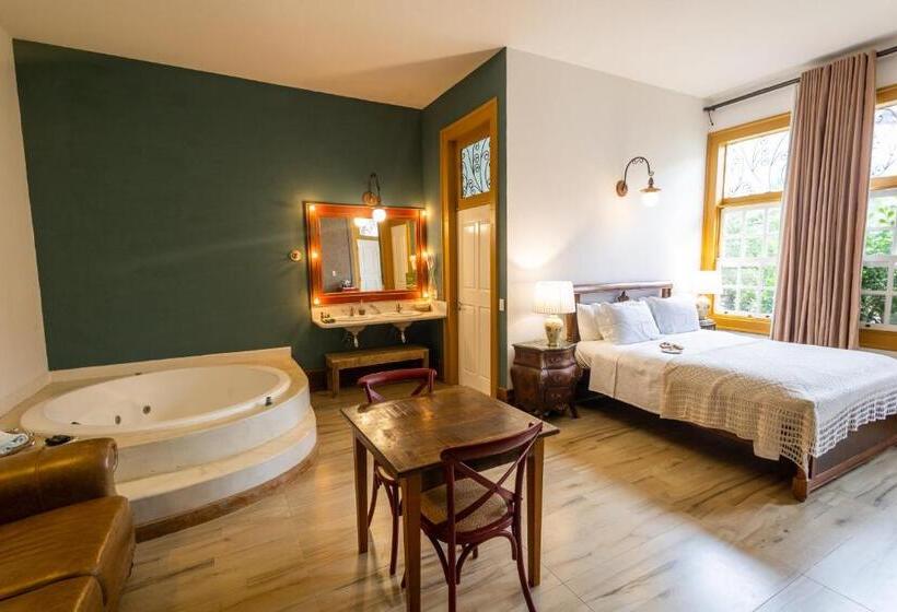 Номер Deluxe с Гидромассажем, Pousada Pequena Tiradentes