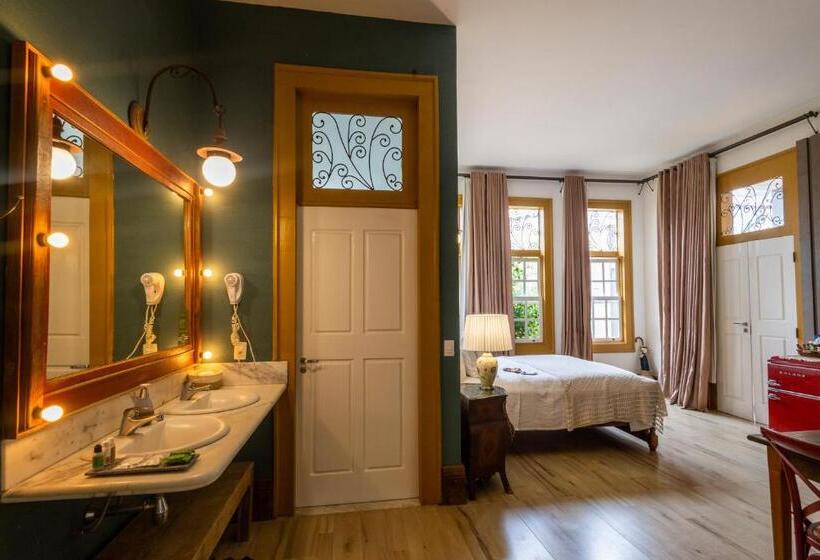 Номер Deluxe с Гидромассажем, Pousada Pequena Tiradentes