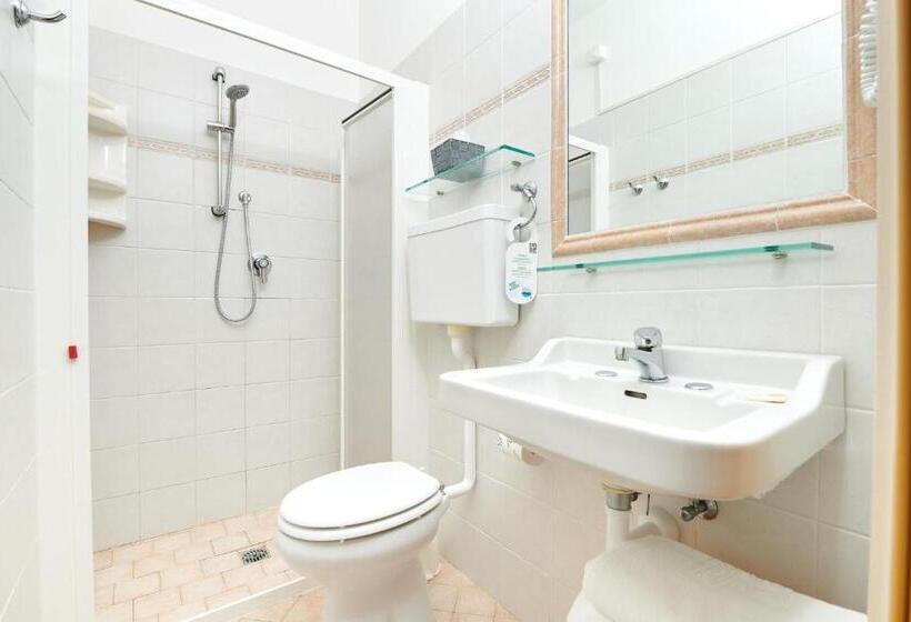 エコノミールーム, Rosemarie