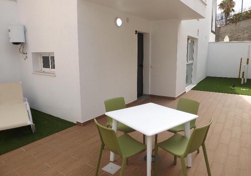 スタンダードスタジオ, The Blue Corner Apartments