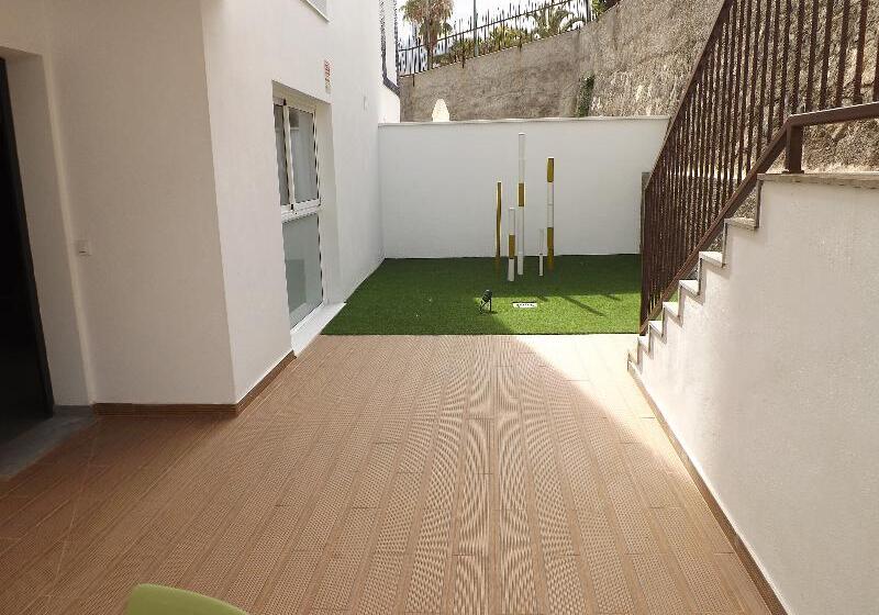 スタンダードスタジオ, The Blue Corner Apartments