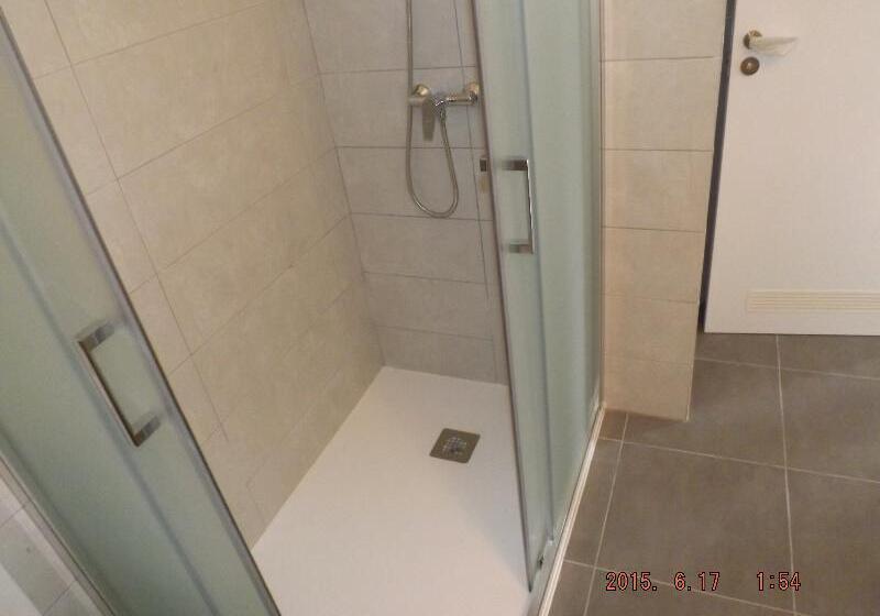 スタンダードスタジオ, The Blue Corner Apartments