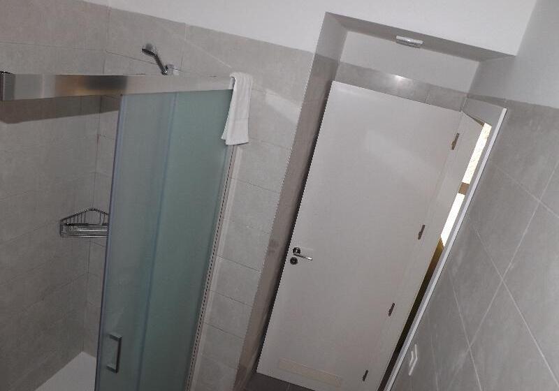 スタンダードスタジオ, The Blue Corner Apartments