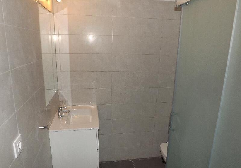 スタンダードスタジオ, The Blue Corner Apartments