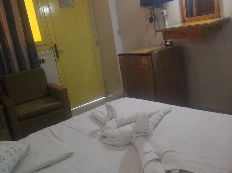 اتاق لوکس یک تخته, Rezeiky Hotel & Camp