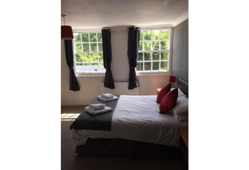 스탠다드 룸, The Red Lion