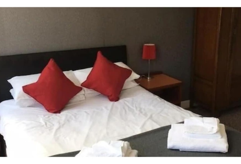 스탠다드 룸, The Red Lion