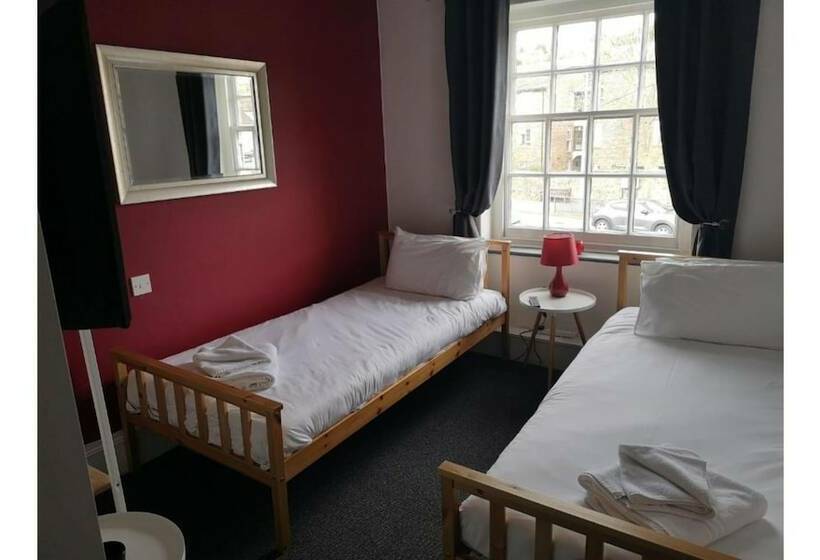 스탠다드 룸, The Red Lion