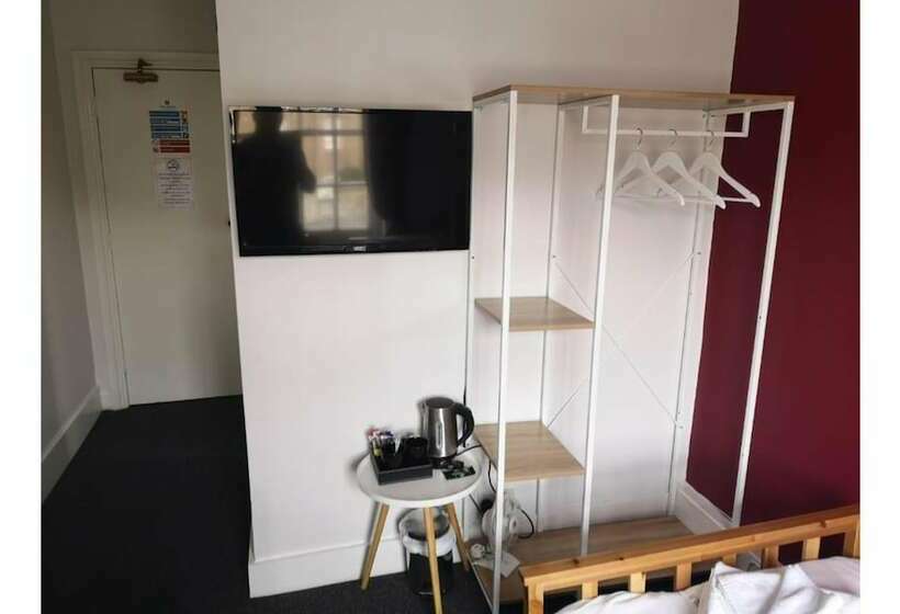 스탠다드 룸, The Red Lion