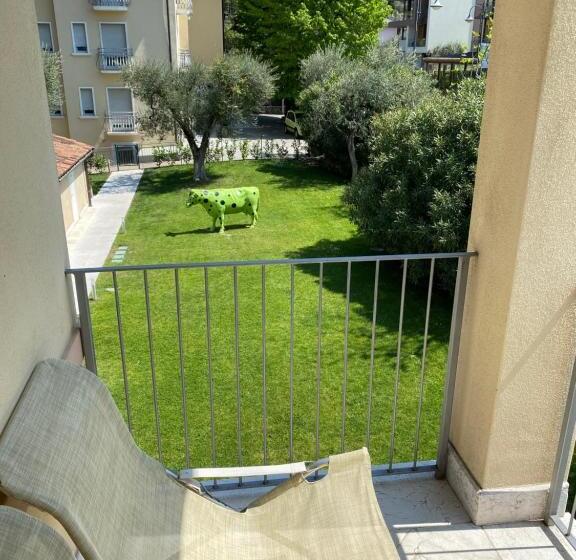 غرفة قياسية مزودة بشرفة مطلة على الحديقة, Baia Dei Pini