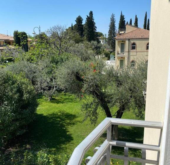 غرفة قياسية مزودة بشرفة مطلة على الحديقة, Baia Dei Pini