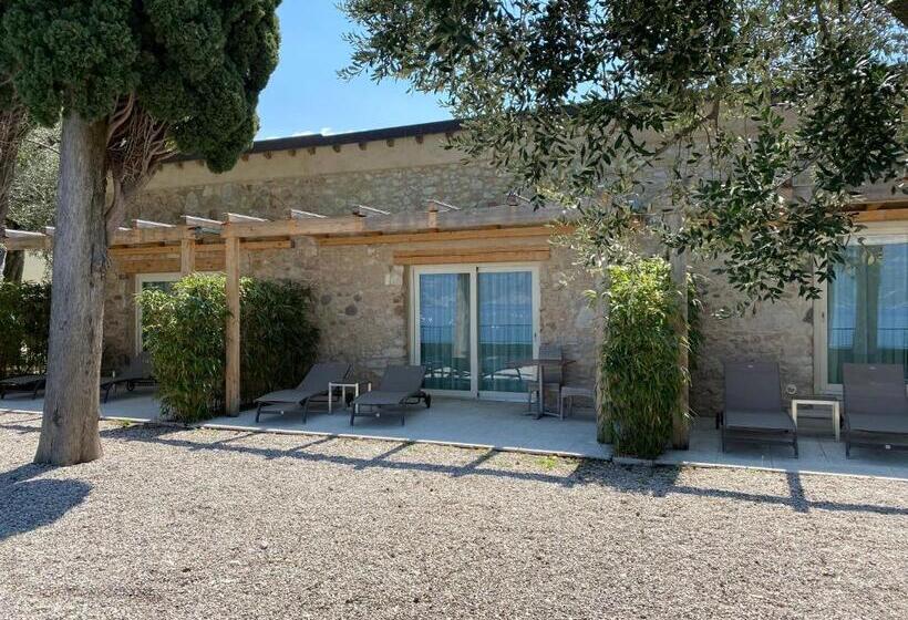 جناح جونيور, Baia Dei Pini