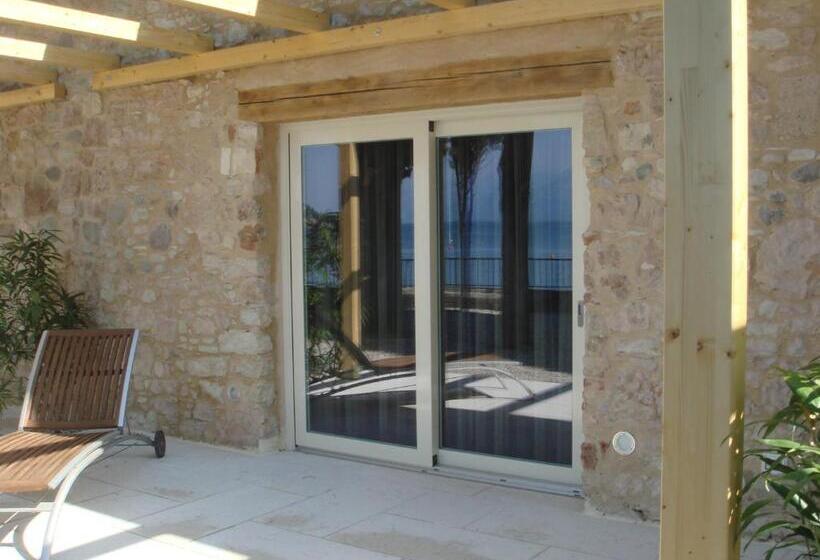 جناح جونيور, Baia Dei Pini