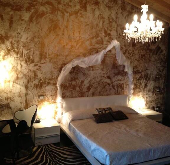 جناح جونيور, Baia Dei Pini