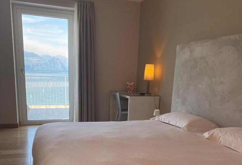 غرفة قياسية مطلّة علي البحيرة, Baia Dei Pini