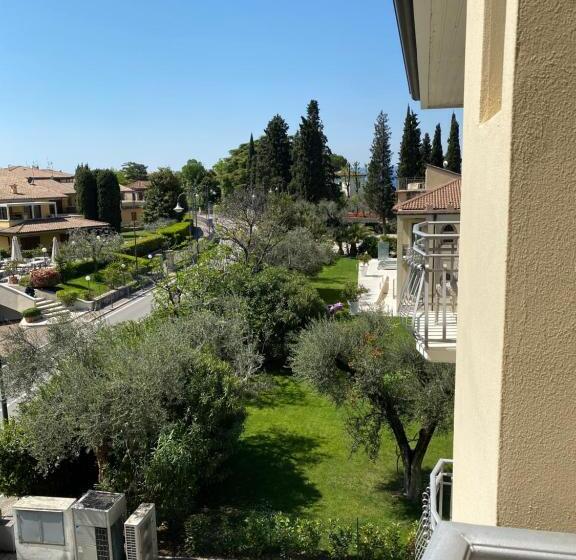 غرفة قياسية مزودة بشرفة مطلة على الحديقة, Baia Dei Pini