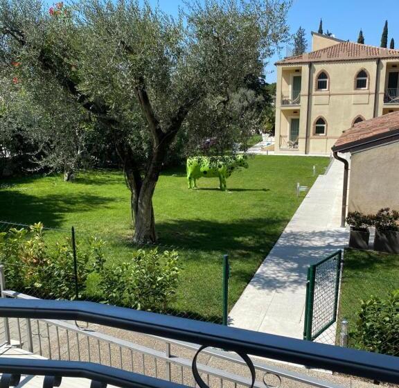 غرفة قياسية مزودة بشرفة مطلة على الحديقة, Baia Dei Pini