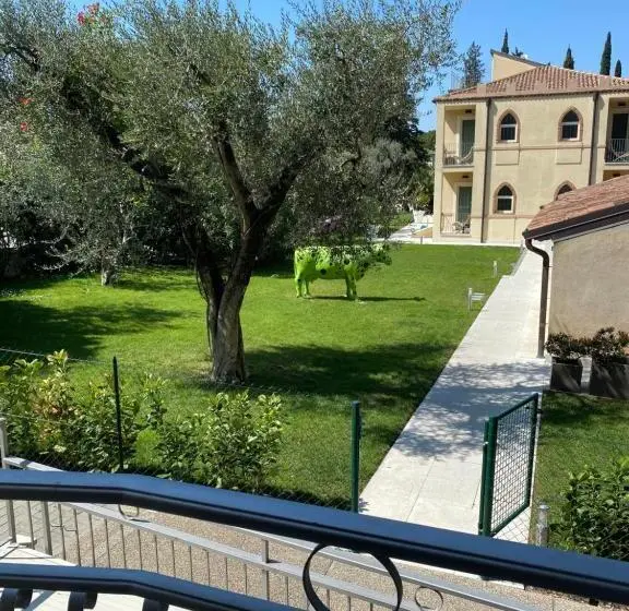 庭の見えるバルコニー月スタンダードルーム, Baia Dei Pini