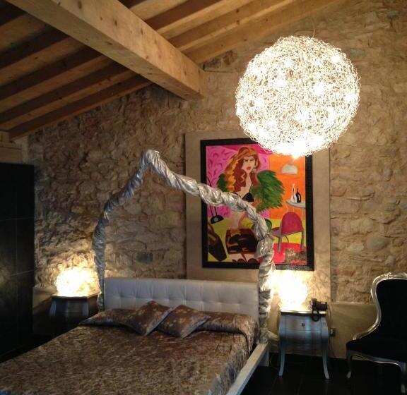 جناح جونيور, Baia Dei Pini