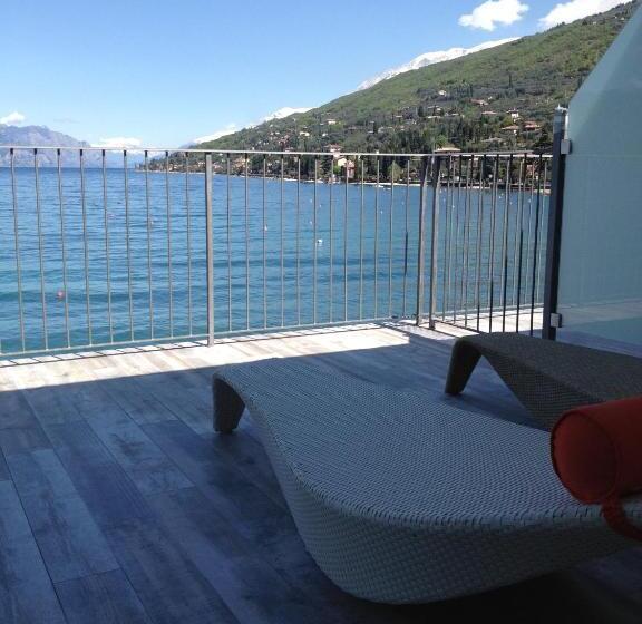 غرفة قياسية مطلّة علي البحيرة, Baia Dei Pini