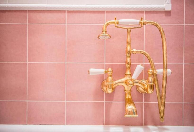 اتاق استاندارد, Bernardone