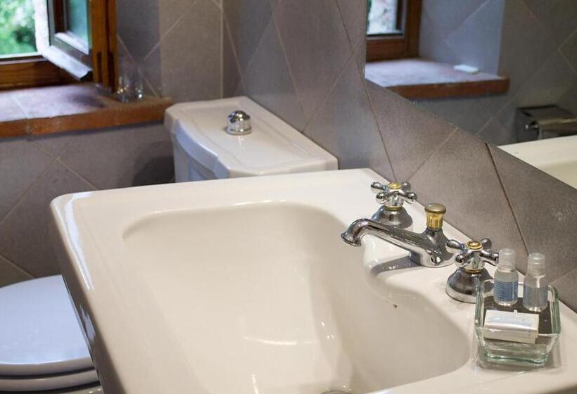 اتاق لوکس با بالکن, Bernardone