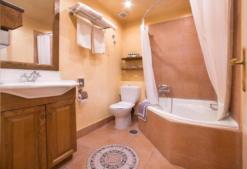 סוויטה נוף להרים, Country Club Hotel & Suites