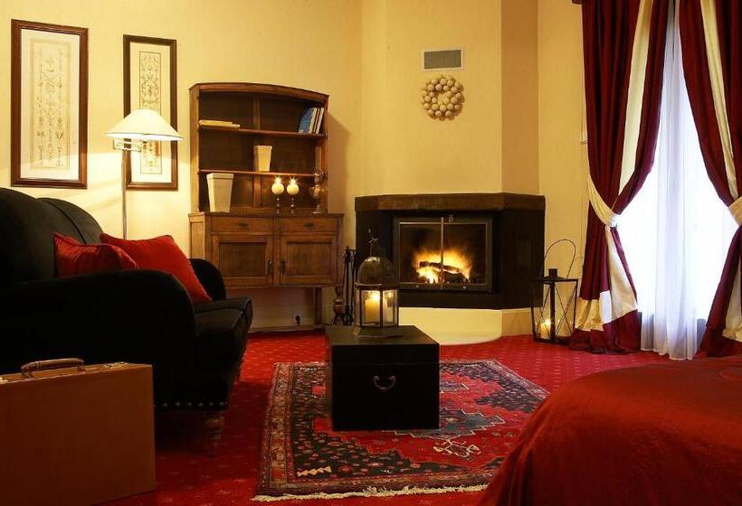 جناح مطلّ علي الجبل, Country Club Hotel & Suites