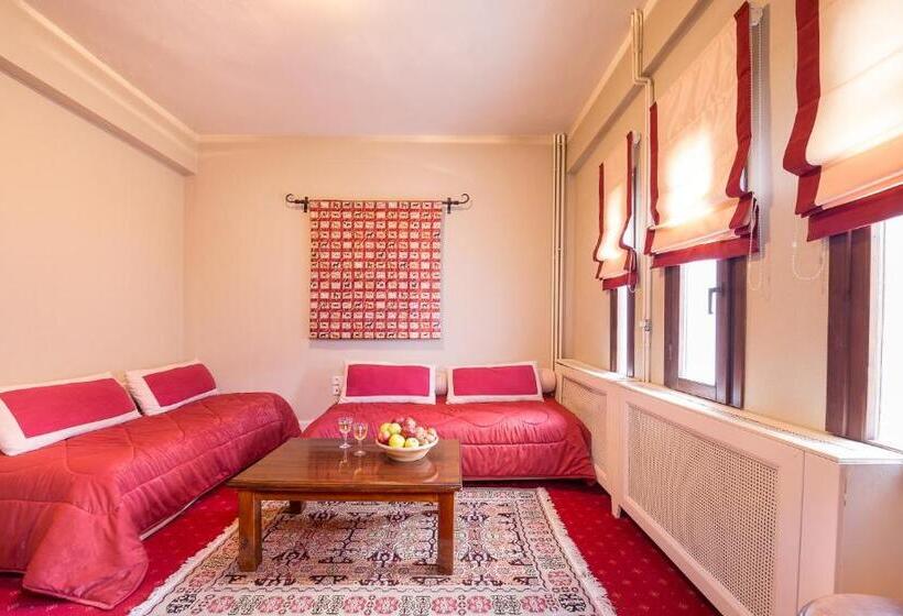 סוויטה, Country Club Hotel & Suites