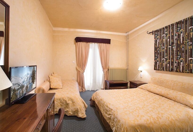 חדר סטנדרט לשלושה, Country Club Hotel & Suites